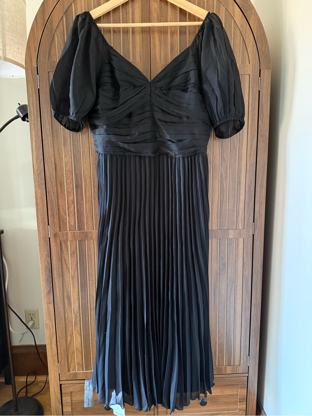 Abercrombie & Fitch Black Pleated Midi Dress with Puff Sleeves